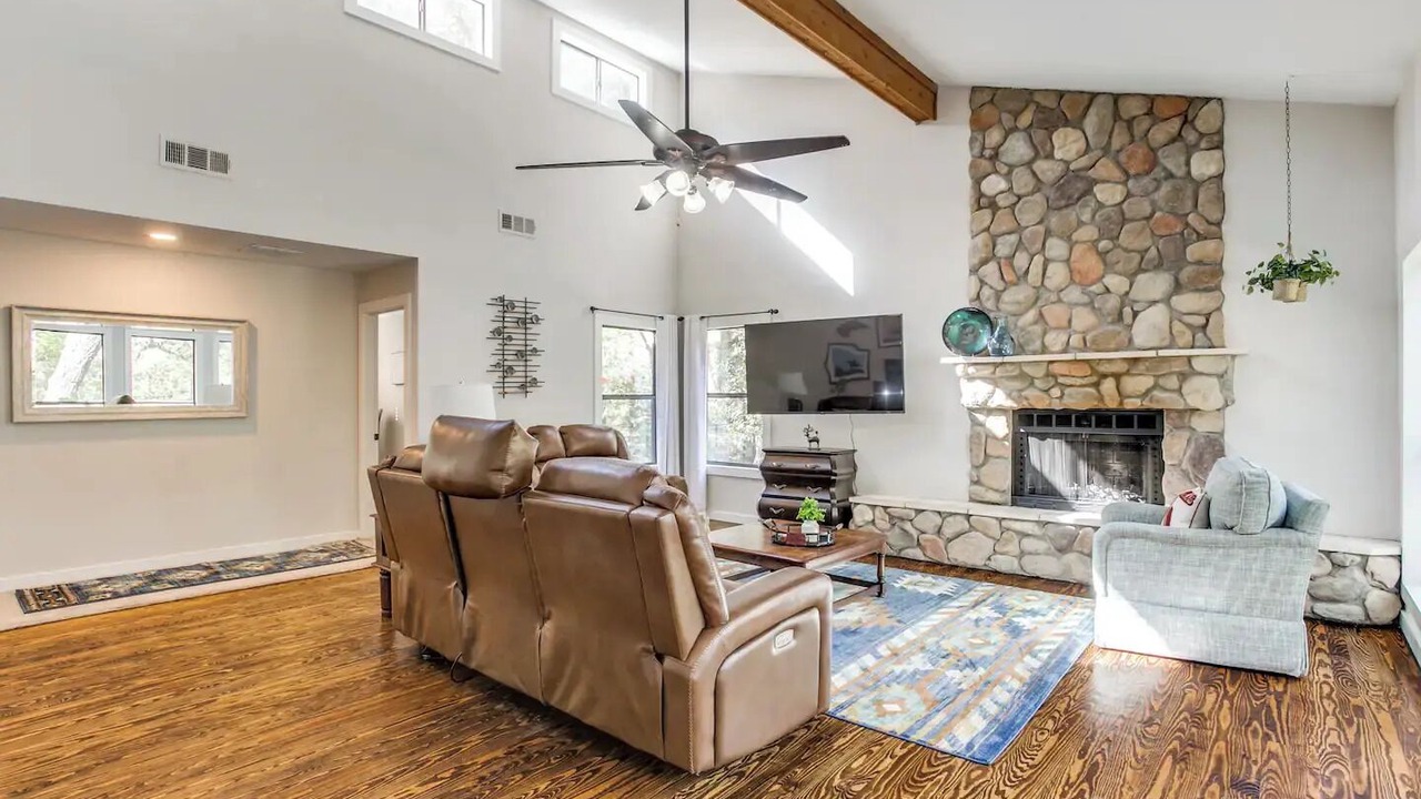 Photo of Livingroom in Highland Village