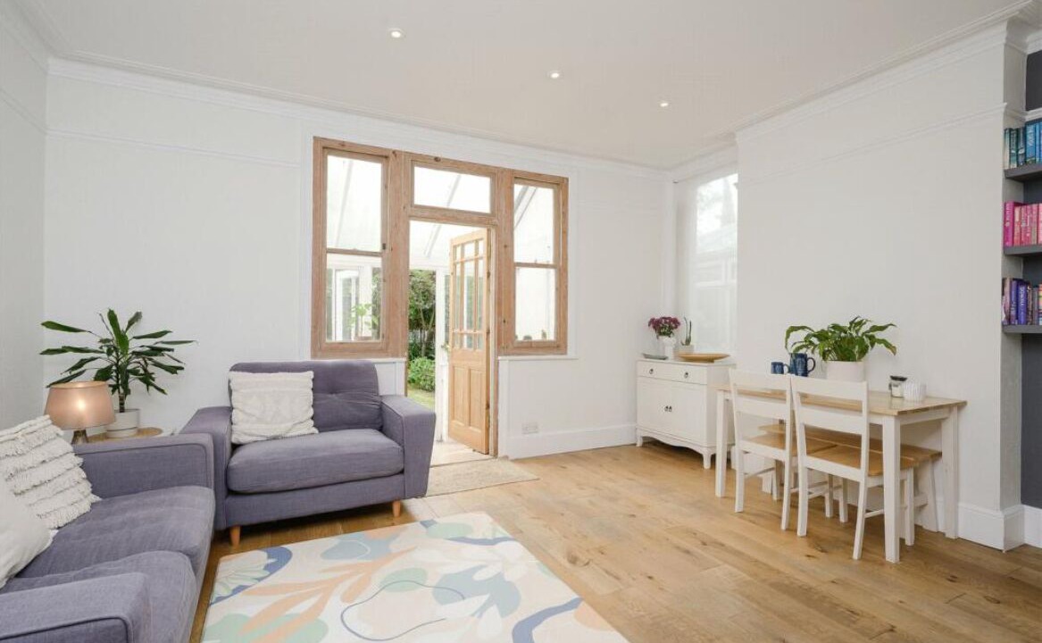 Photo of Livingroom in Coombe Vale