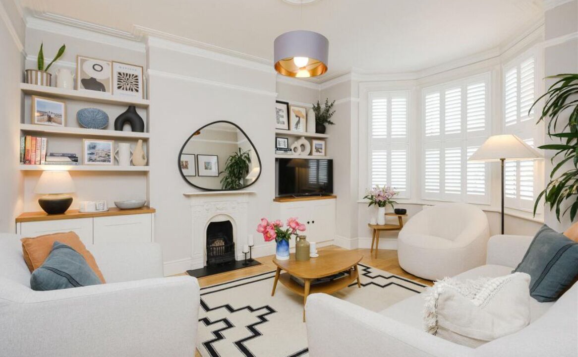 Photo of Livingroom in Coombe Vale