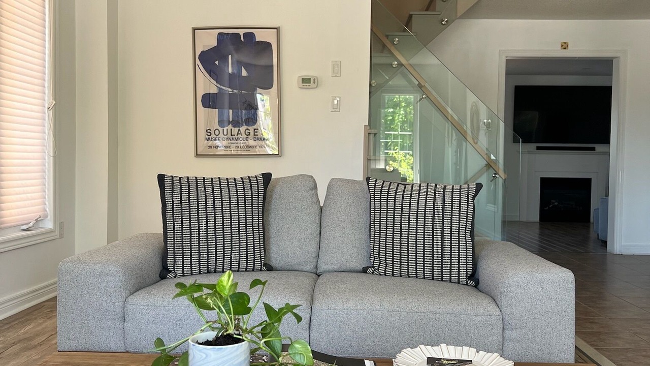 Photo of Livingroom in Ajax