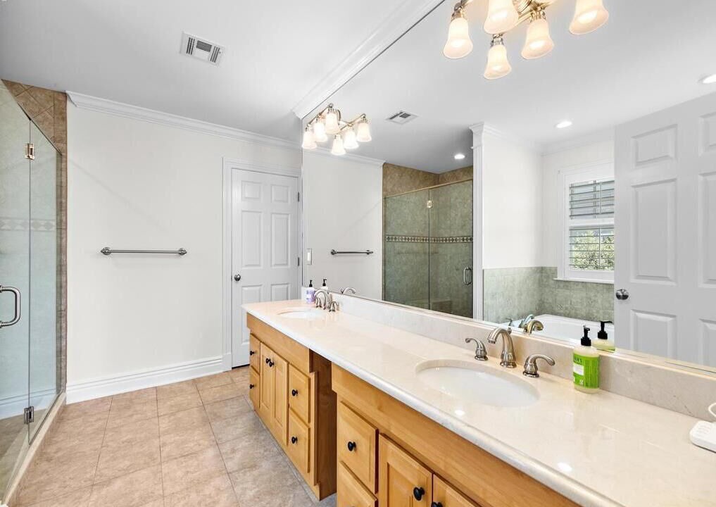 Photo of Bathroom in Loveladies