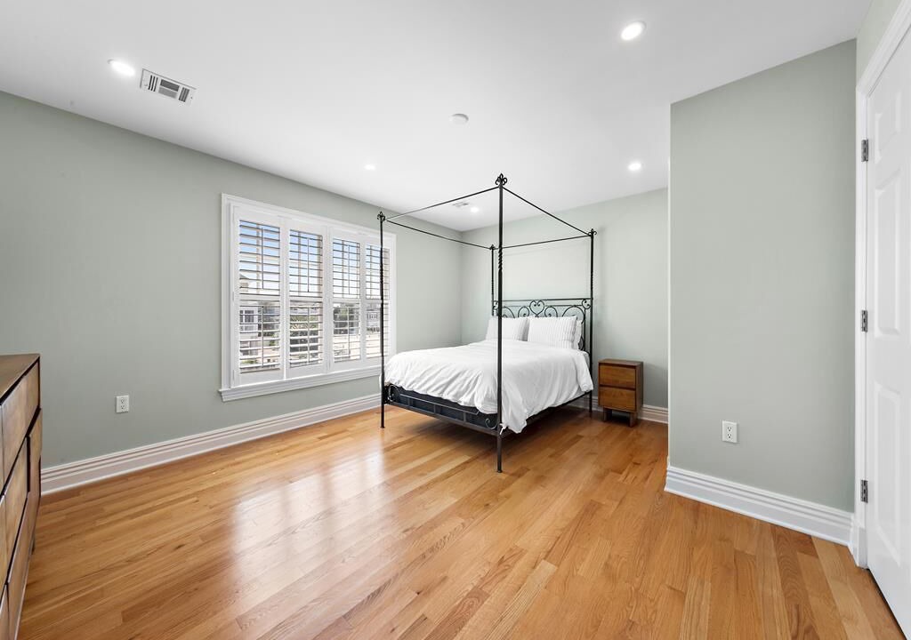 Photo of Others in Loveladies