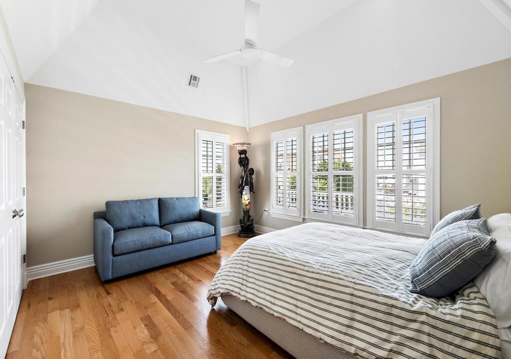 Photo of Others in Loveladies