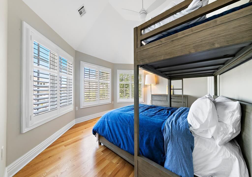 Photo of Others in Loveladies