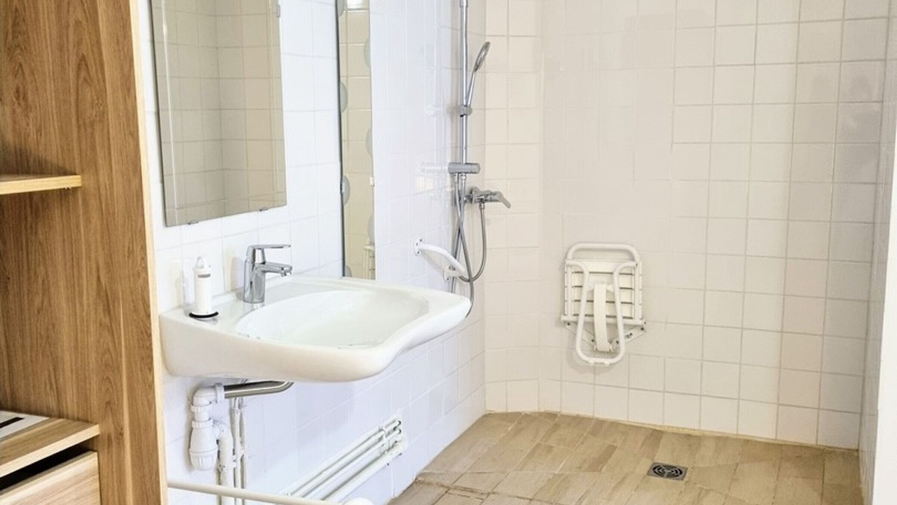 Photo of Bathroom in Nucourt