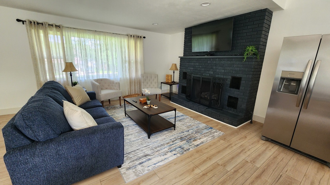 Photo of Livingroom in Shoal Creek Drive
