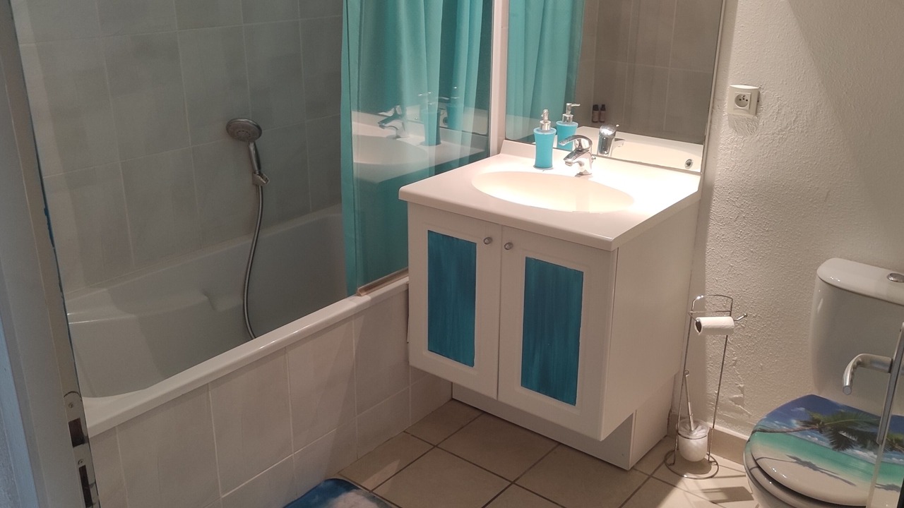 Photo of Bathroom in Les Hauts de Canet