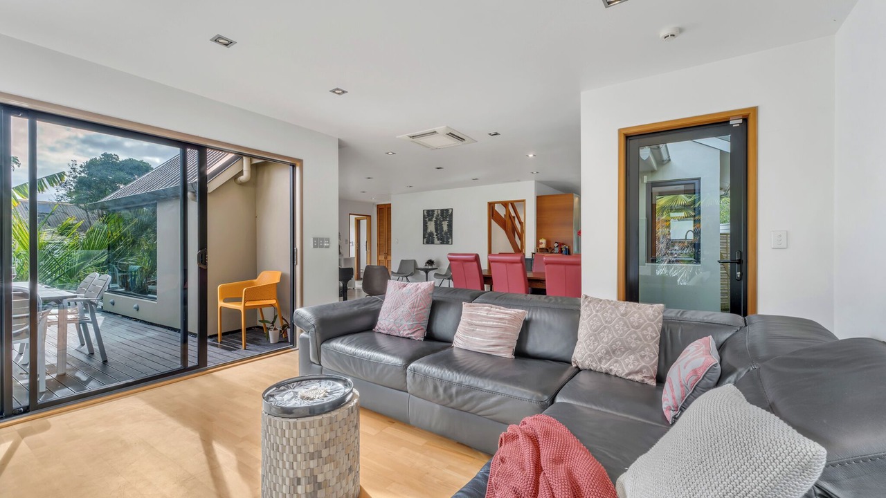 Photo of Others in Ponsonby