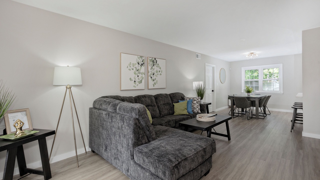 Photo of Livingroom in Euclid