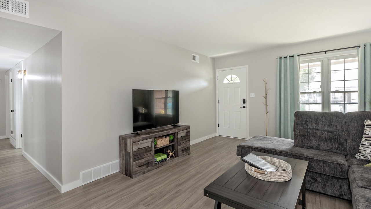 Photo of Livingroom in Euclid