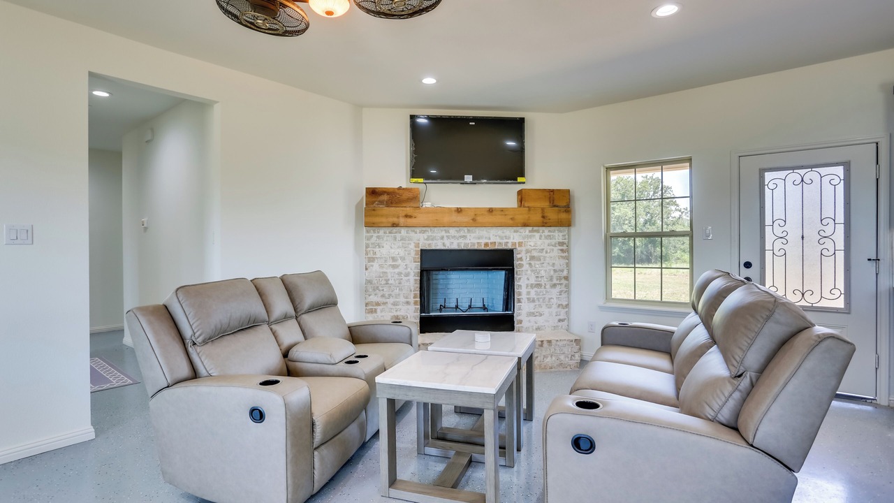 Photo of Livingroom in Jacksboro