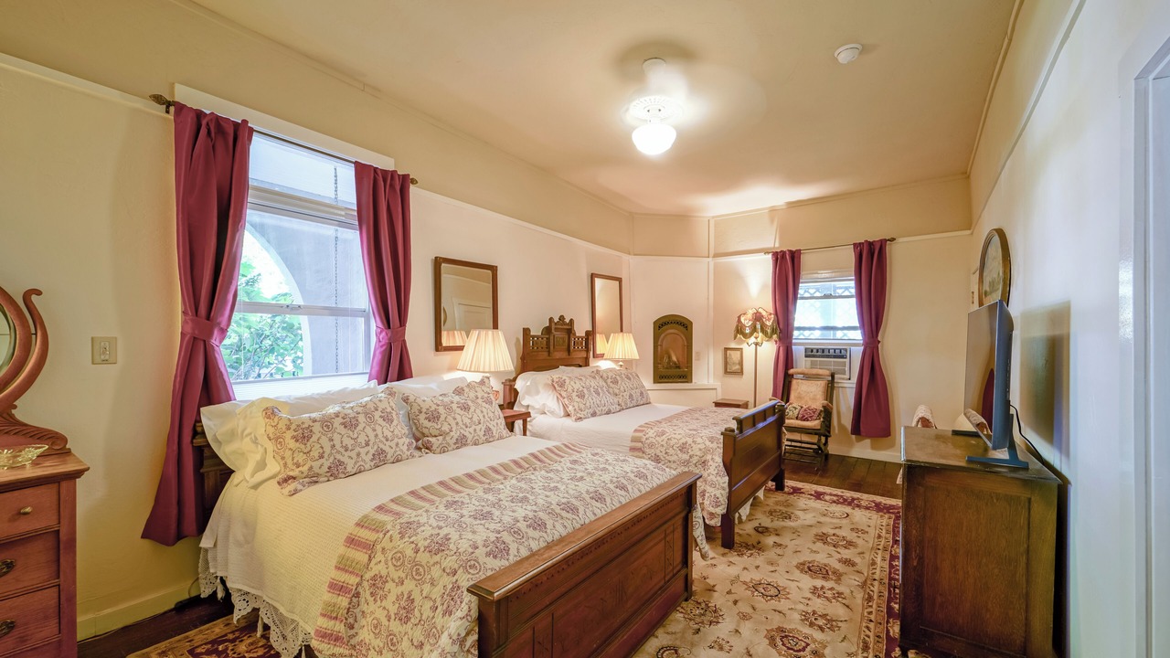 Photo of Others in Weaverville