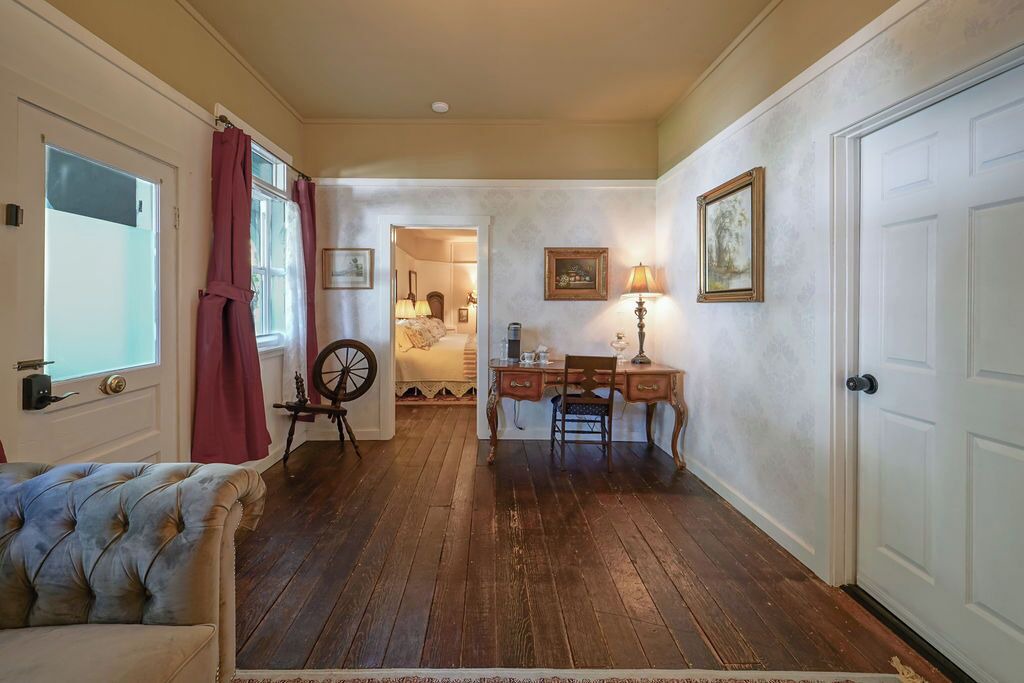 Photo of Others in Weaverville