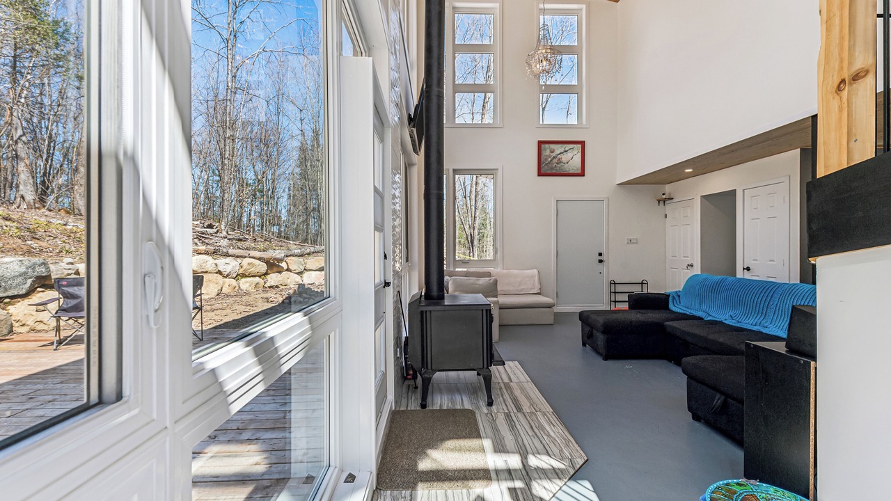 Photo of Livingroom in Grenville-sur-la-Rouge