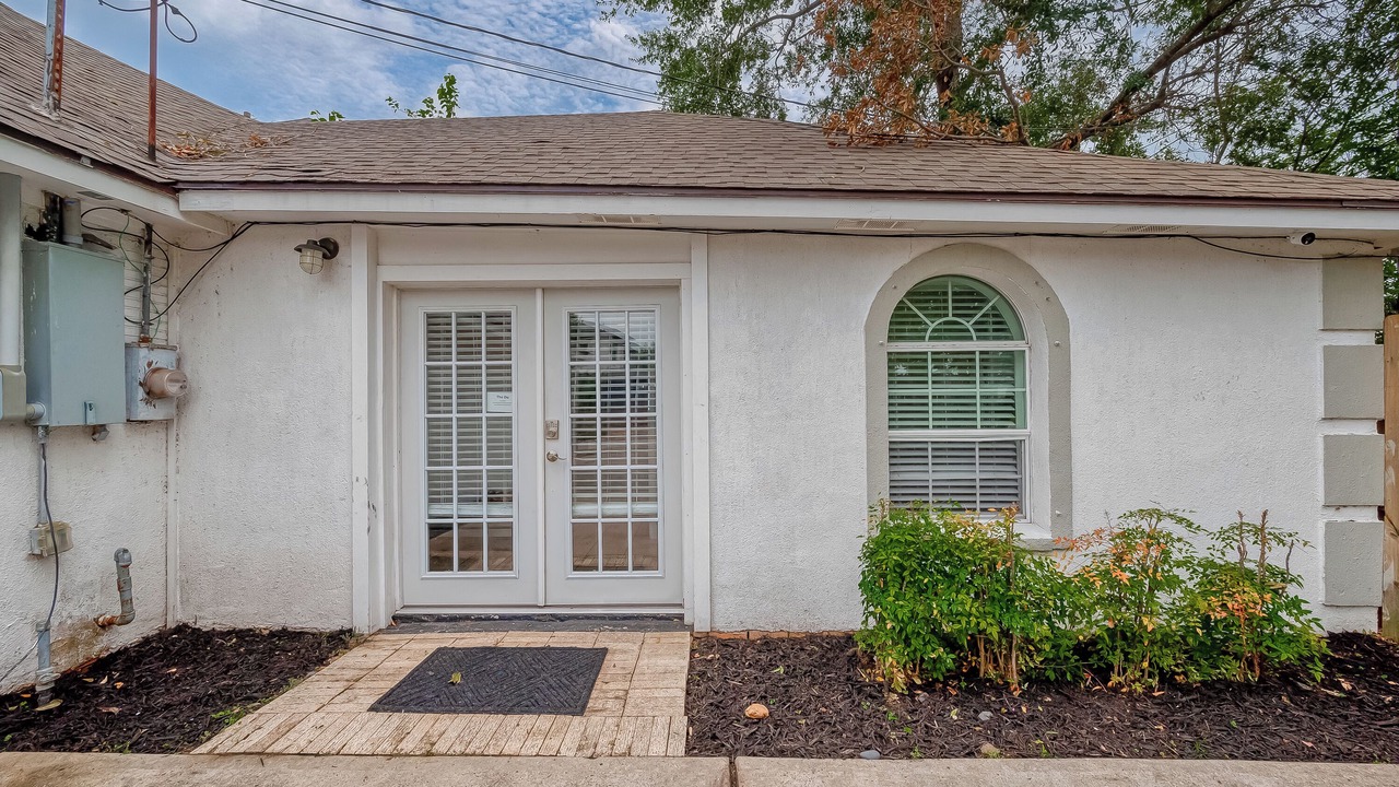 Photo of Outdoor in Garden Oaks