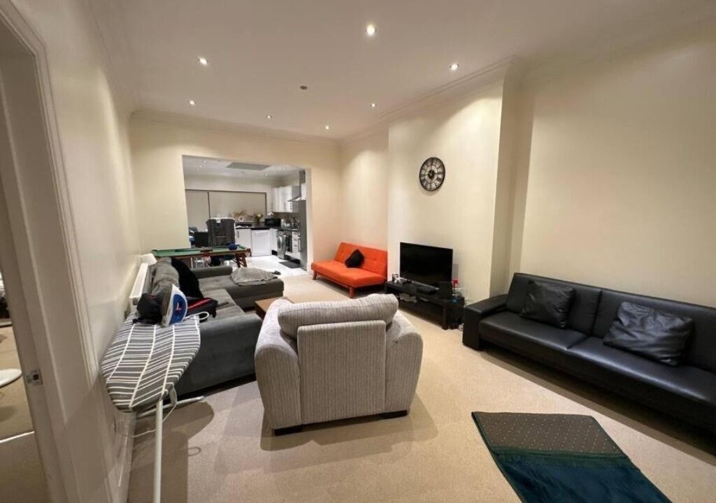 Photo of Livingroom in Mapesbury