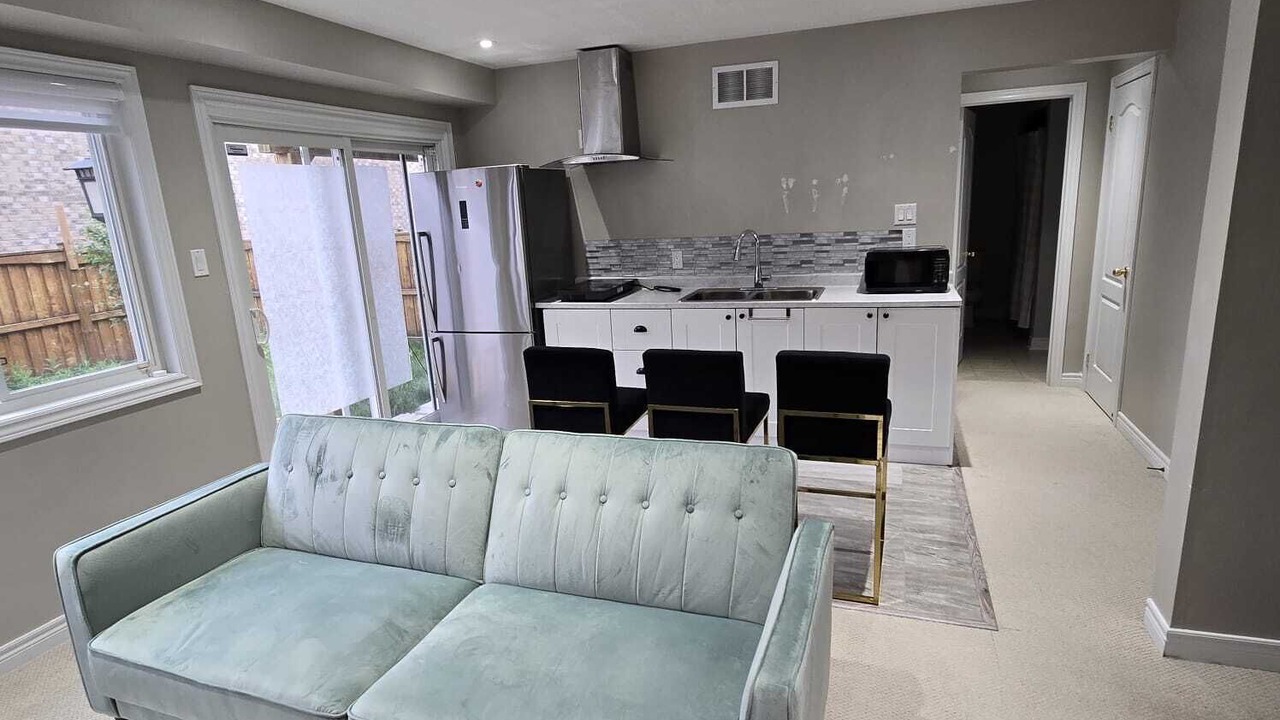 Photo of Livingroom in Ajax