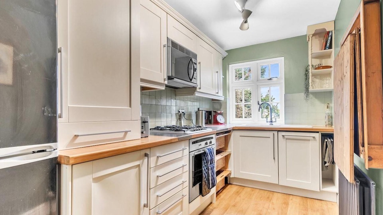 Photo of Kitchen in Reigate