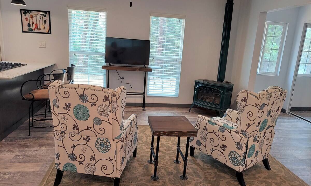 Photo of Livingroom in Apple Hill