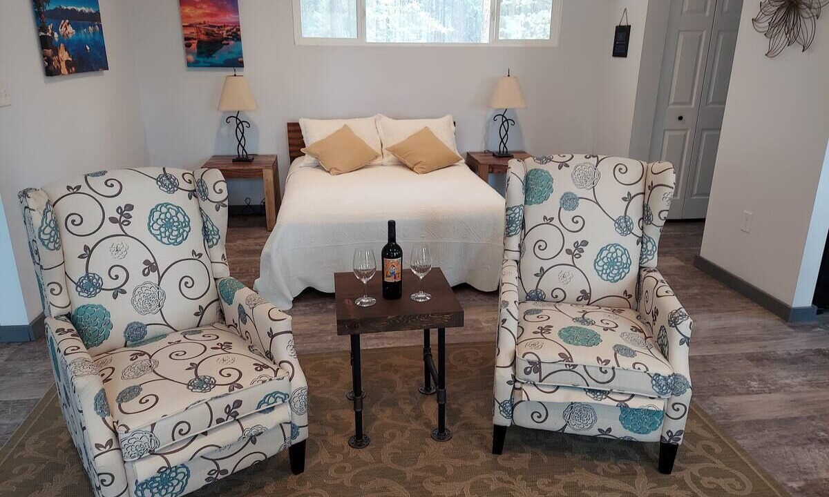 Photo of Livingroom in Apple Hill