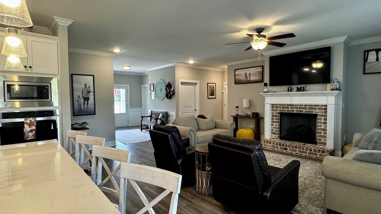 Photo of Livingroom in Langley