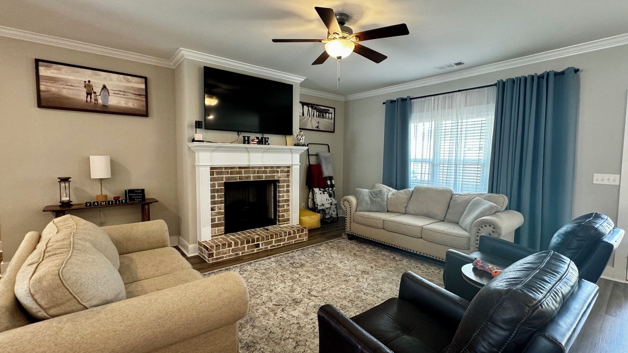 Photo of Livingroom in Langley
