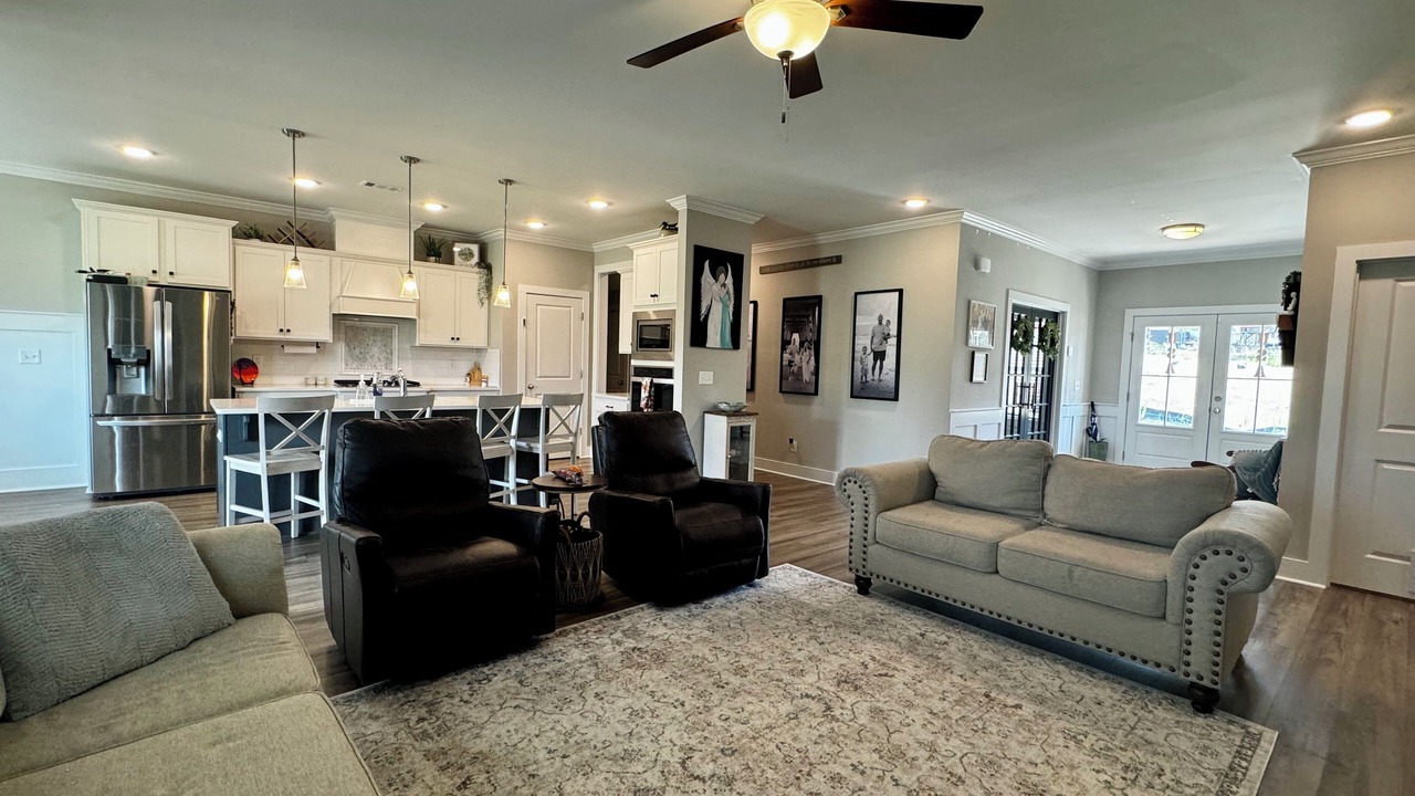 Photo of Livingroom in Langley