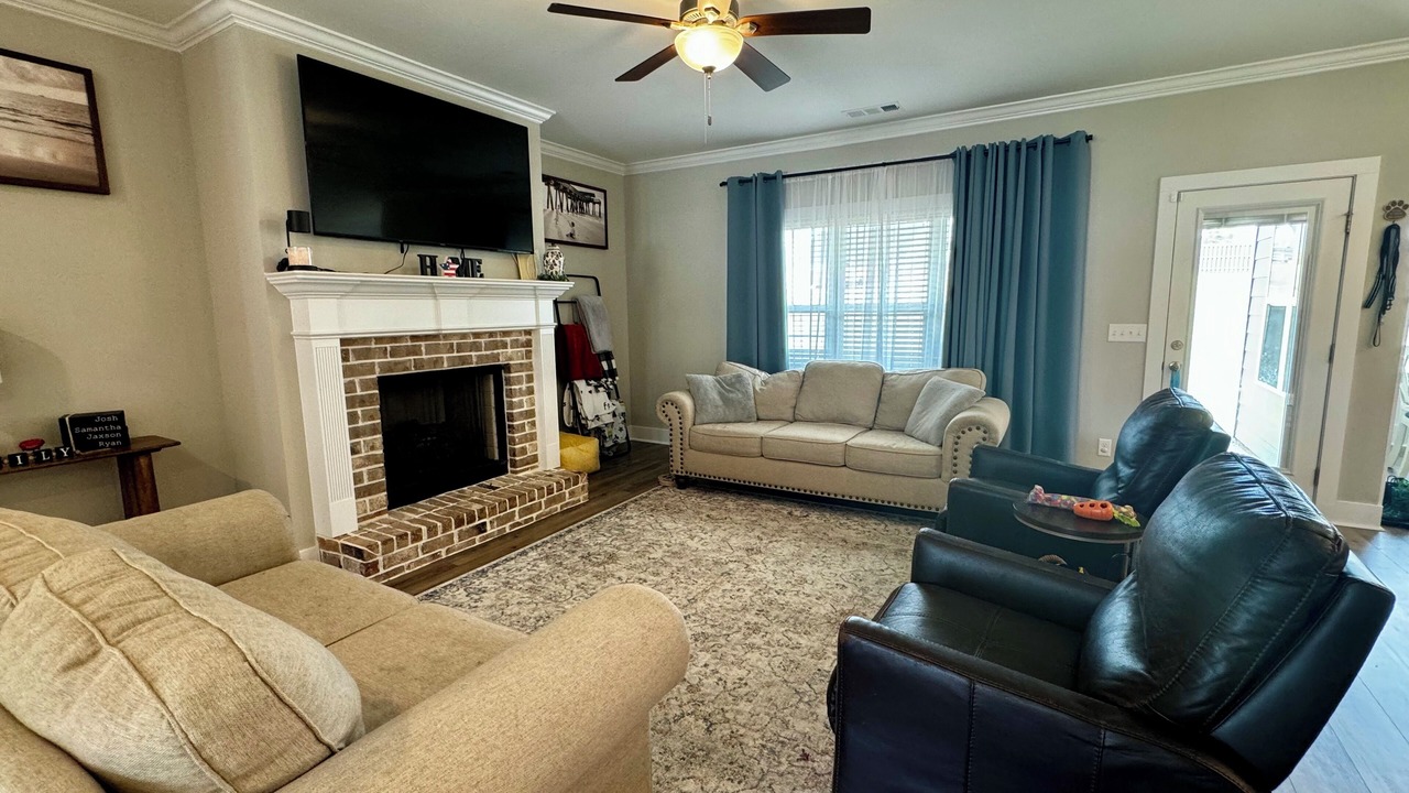 Photo of Livingroom in Langley