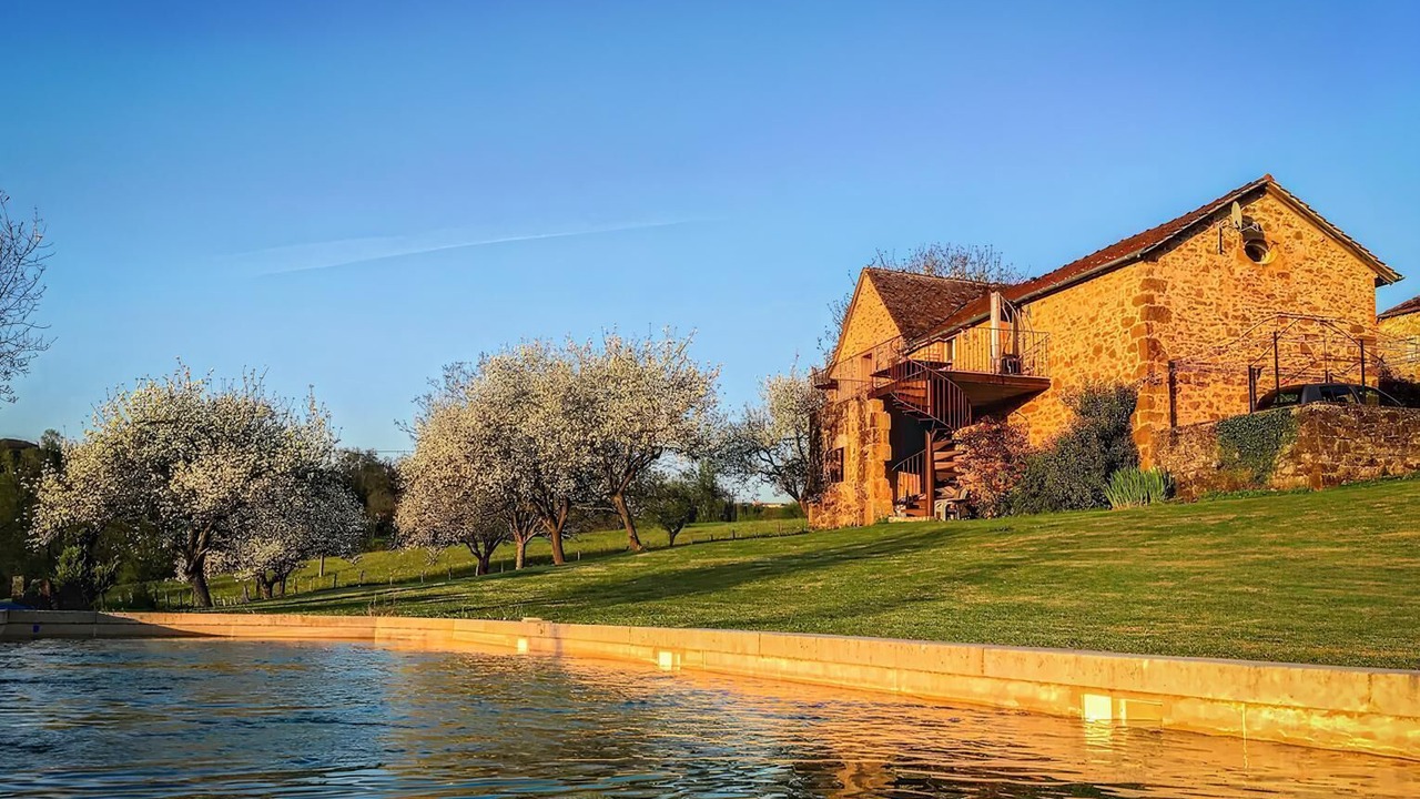 Photo of Outdoor in Camburat
