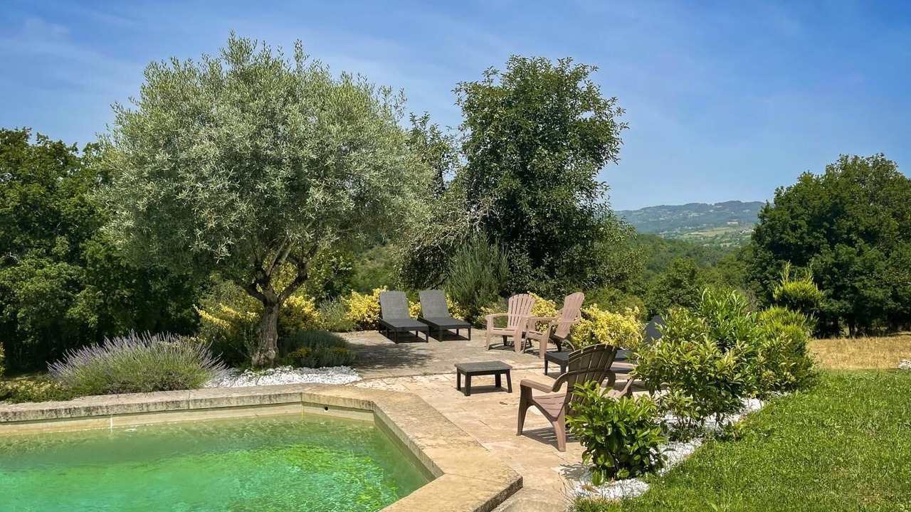 Photo of Outdoor in Camburat