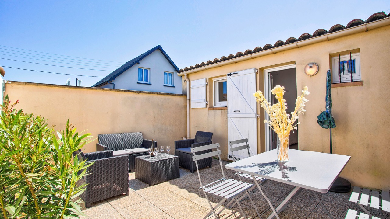 Photo of Patio Balcony in Lion-sur-Mer