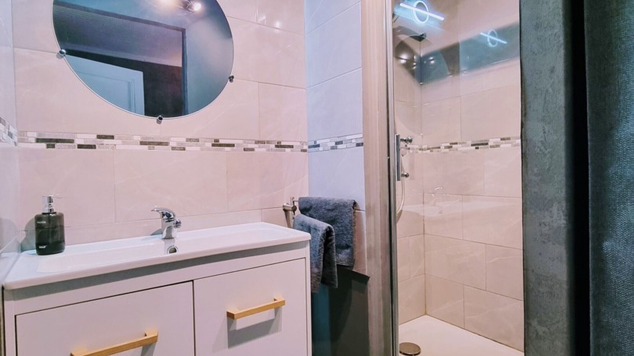 Photo of Bathroom in Louvres