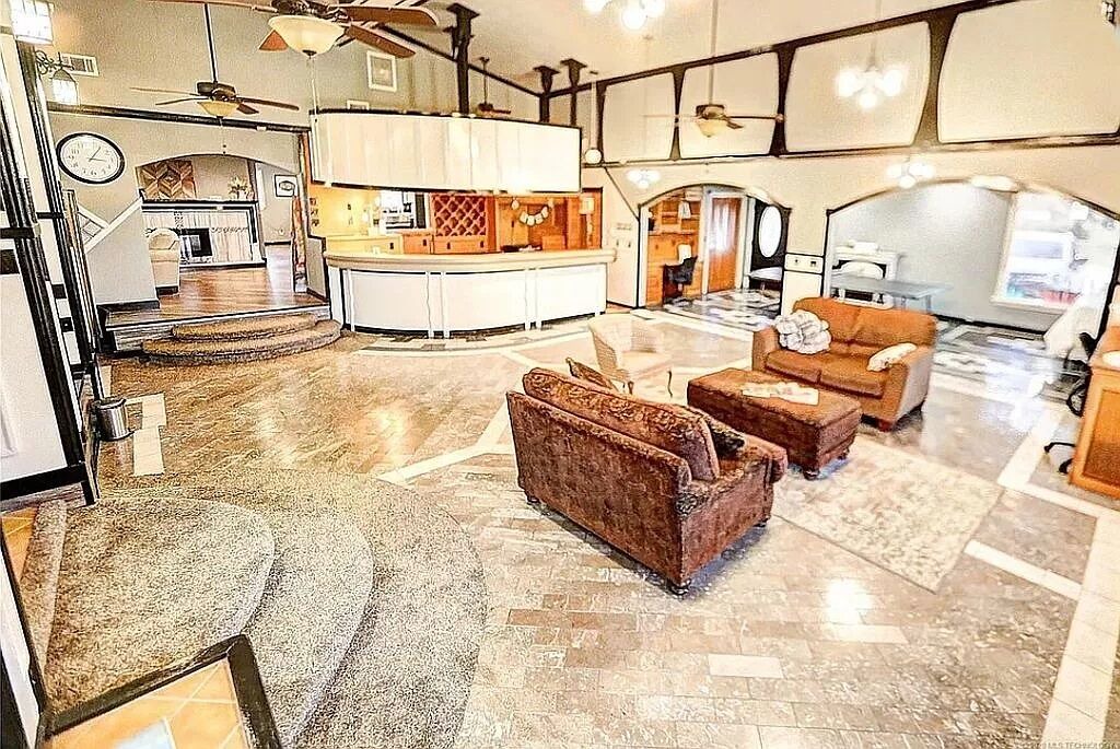 Photo of Livingroom in Pryor