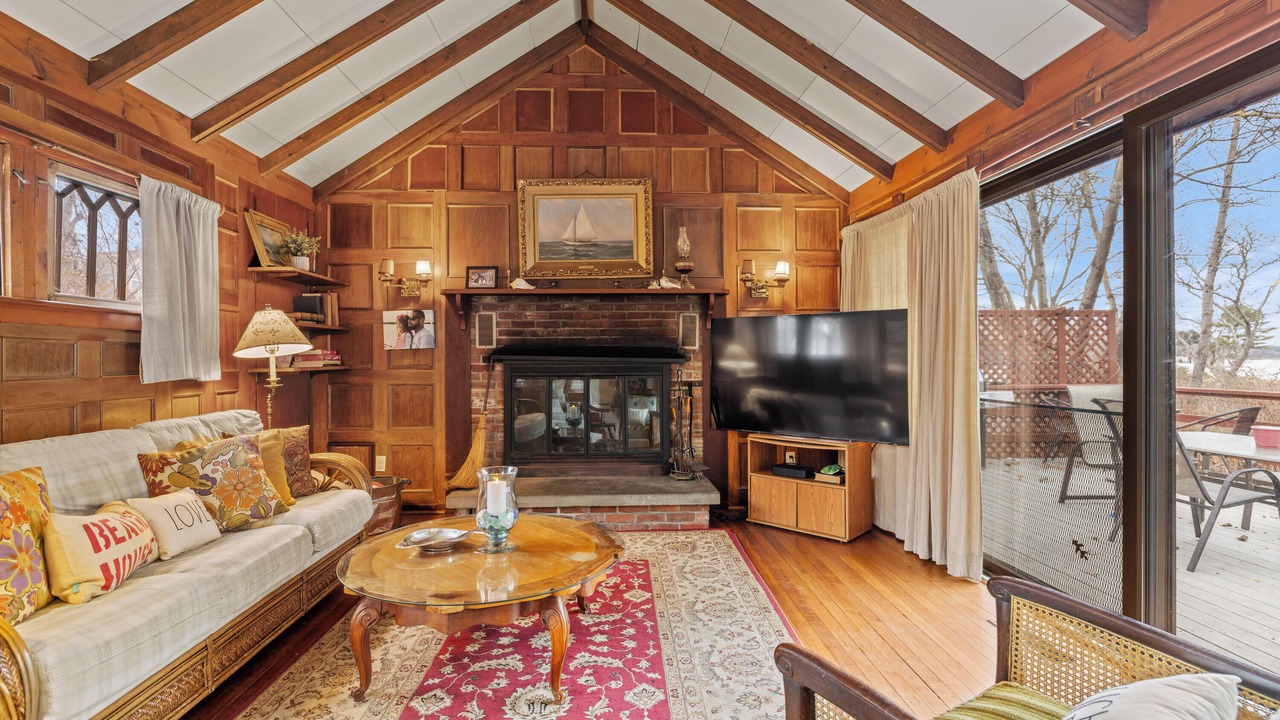 Photo of Livingroom in Cotuit