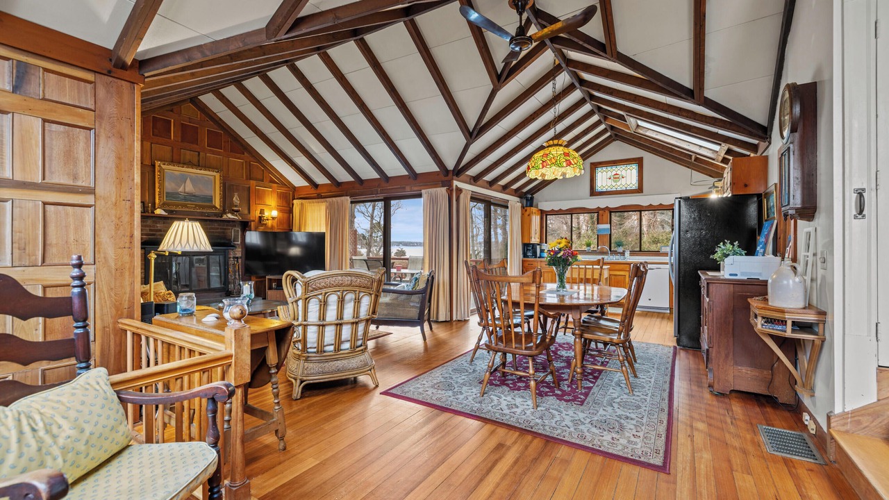 Photo of Livingroom in Cotuit