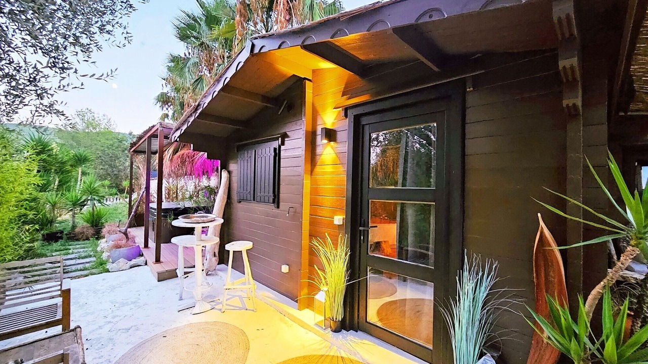 Photo of Patio Balcony in Drap