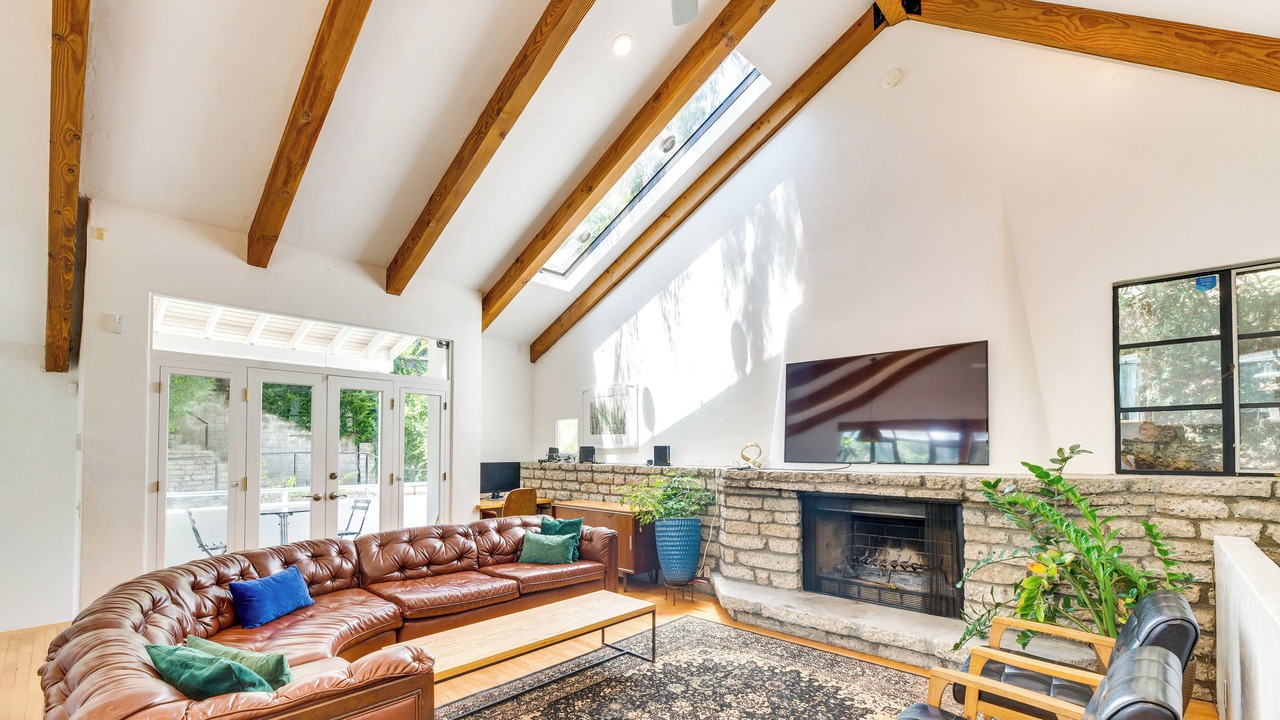 Photo of Livingroom in Sherman Oaks