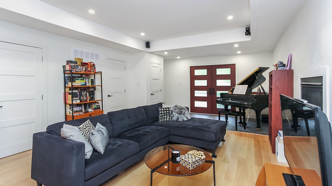 Photo of Livingroom in Wasaga Beach