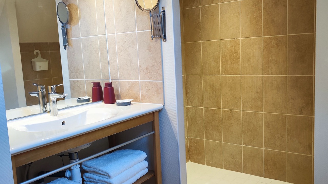 Photo of Bathroom in Colleville-sur-Mer
