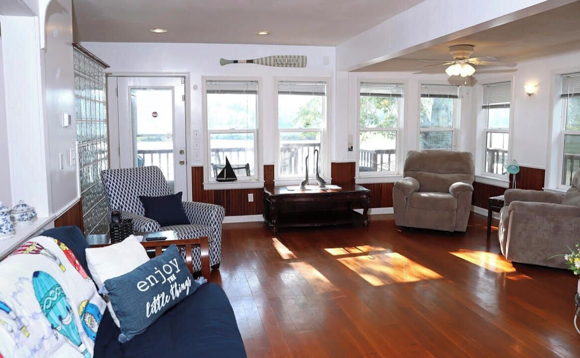 Photo of Livingroom in Jamesville