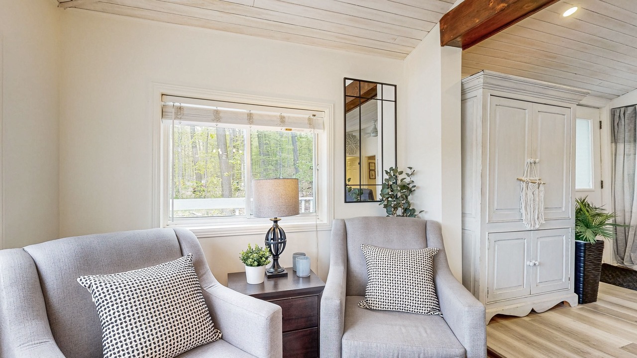 Photo of Livingroom in Tiny