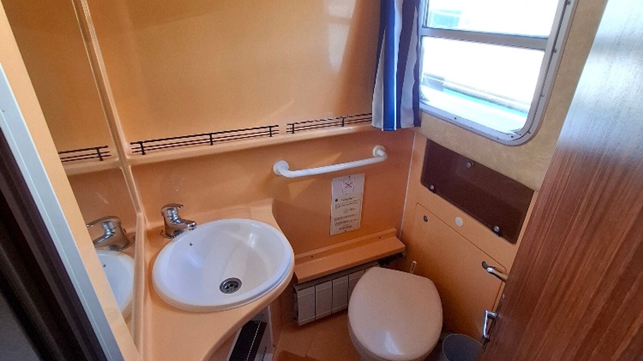 Photo of Bathroom in Chenille-Change