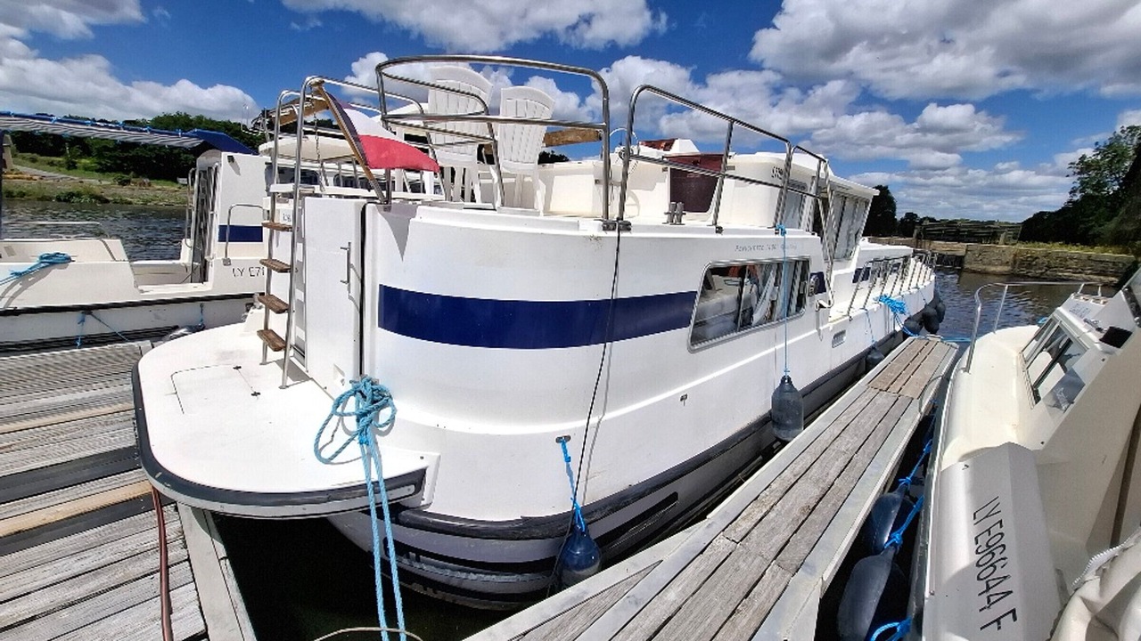 Photo of Others in Chenille-Change