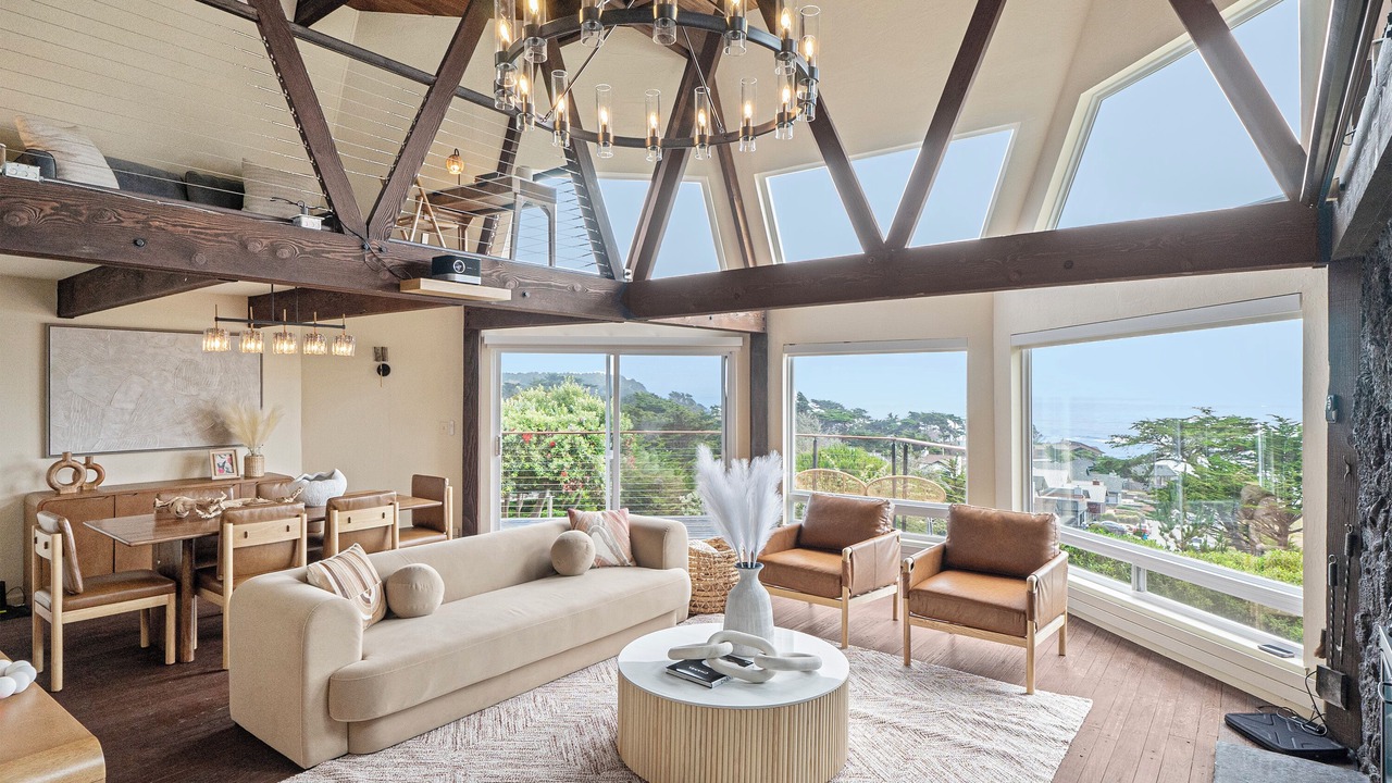 Photo of Livingroom in Moss Beach