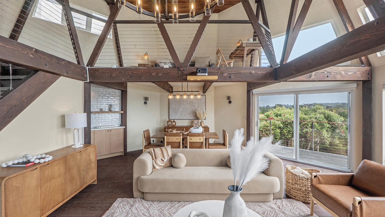 Photo of Livingroom in Moss Beach