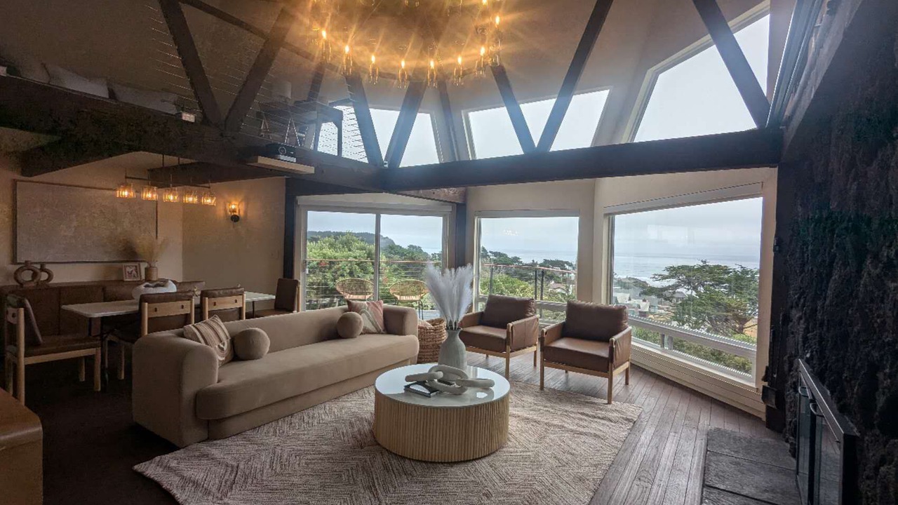 Photo of Livingroom in Moss Beach