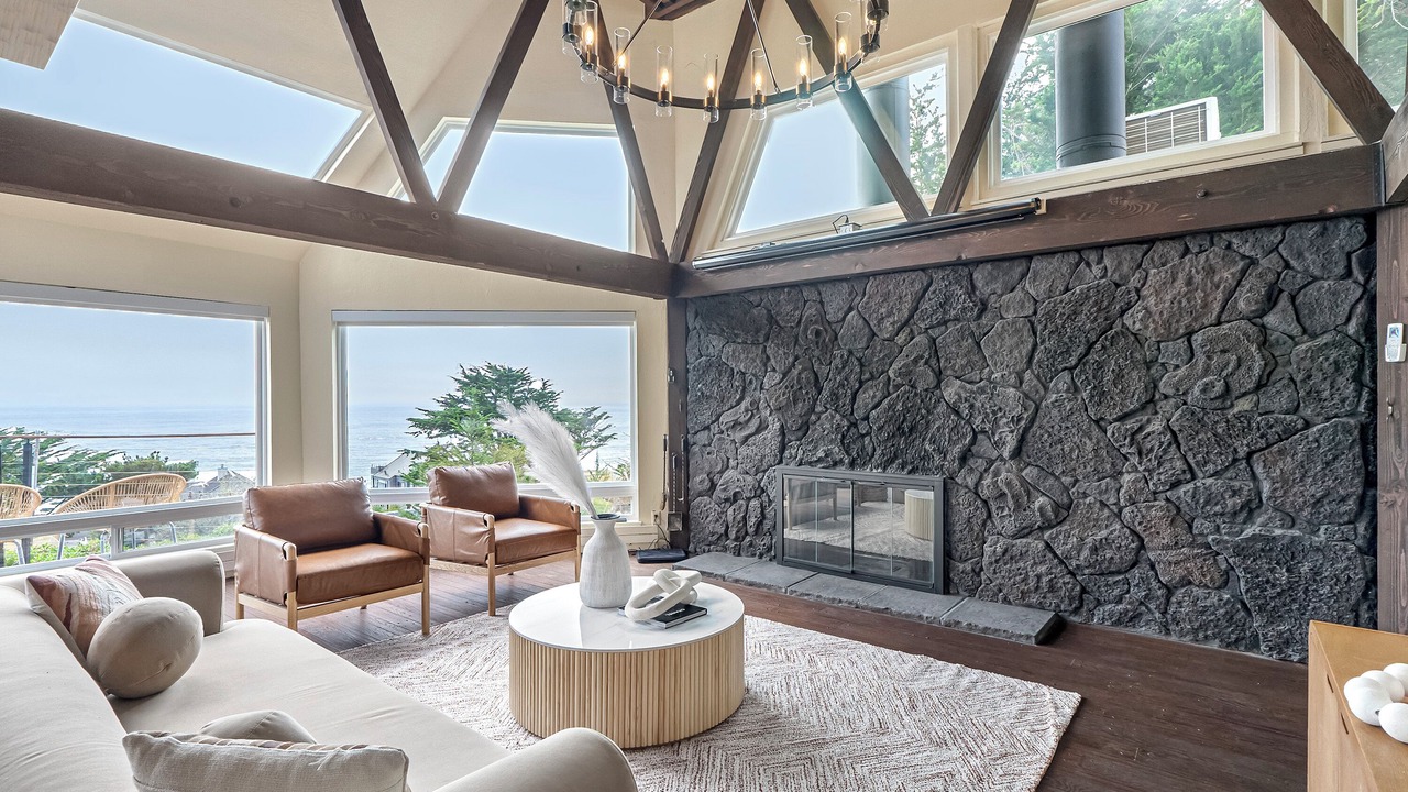 Photo of Livingroom in Moss Beach