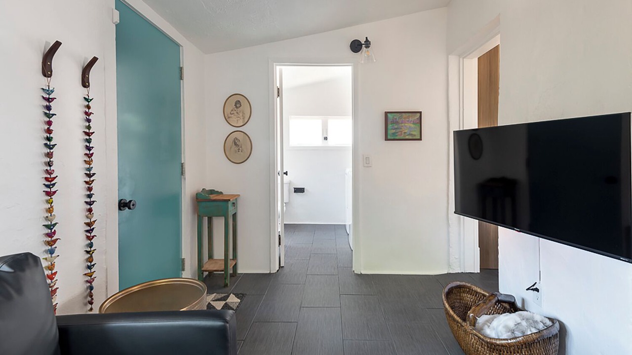 Photo of Livingroom in University Heights