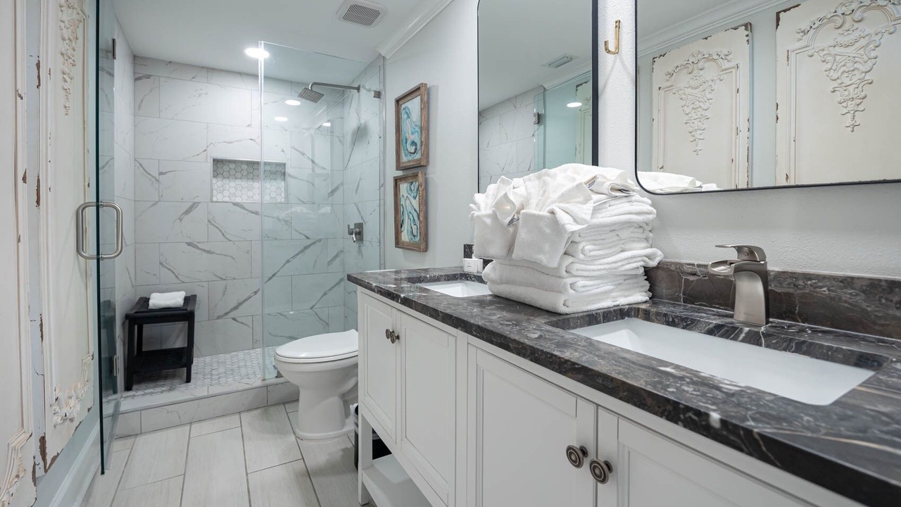 Photo of Bathroom in Orange Beach East
