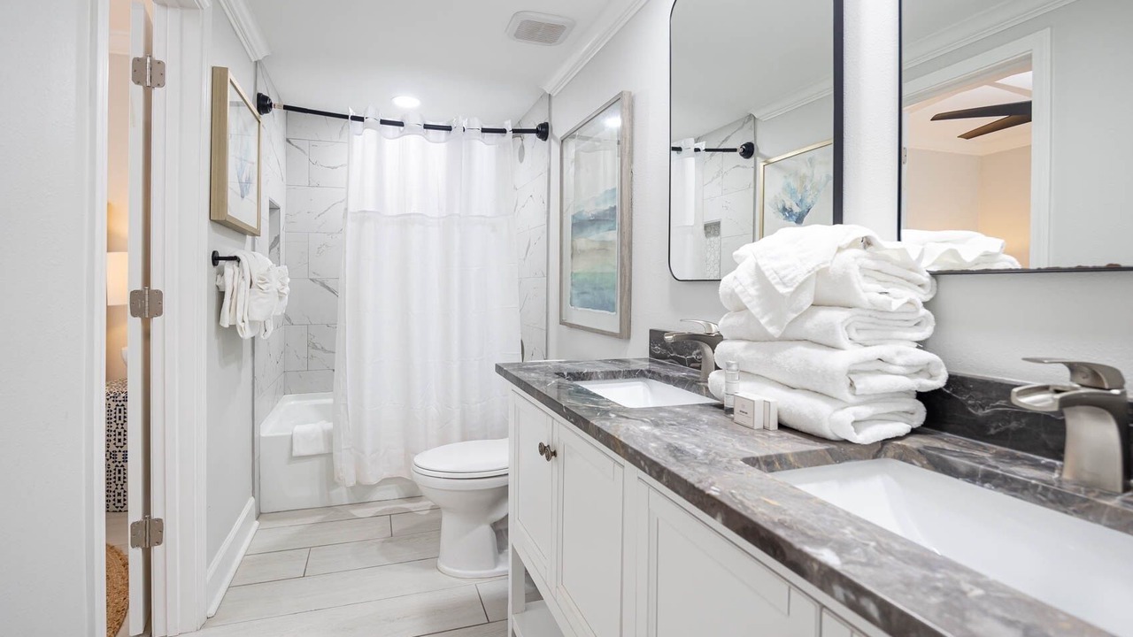 Photo of Bathroom in Orange Beach East